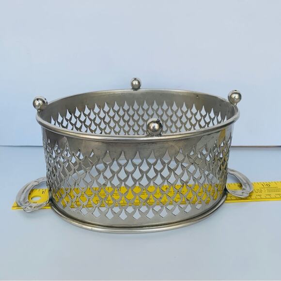 Antique Guernsey Cooking Ware Crock Pot with Footed Stand - Picture 15 of 16